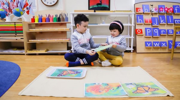 nhom-tuoi-hon-hop-trong-phuong-phap-Montessori
